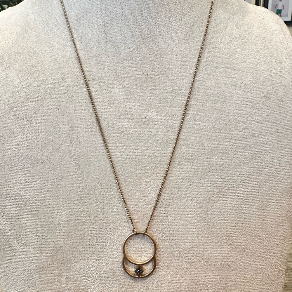 Elegant Gold Necklace with Gemstone Pendant
